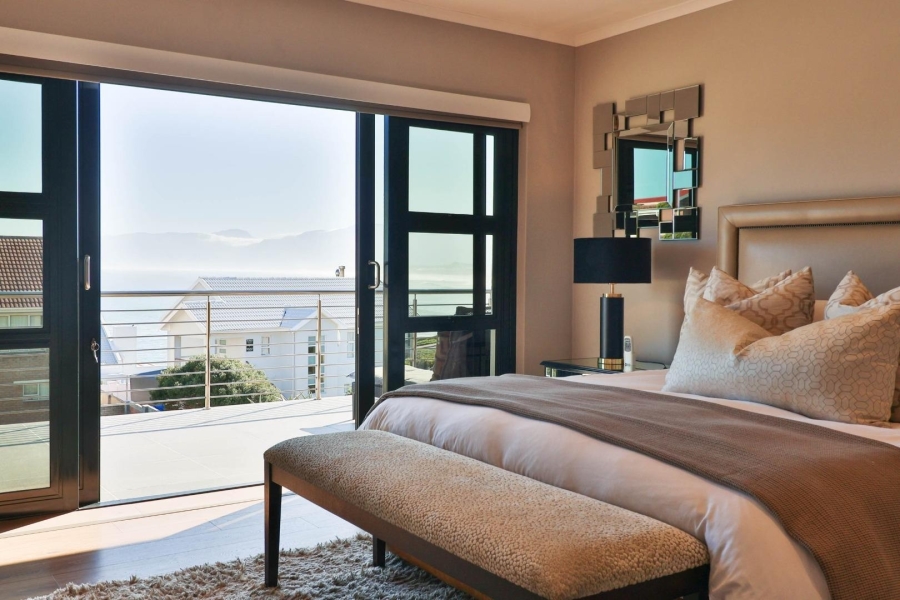 5 Bedroom Property for Sale in De Kelders Western Cape